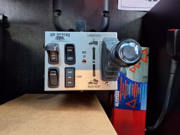 2025 Kenworth T880 image 25