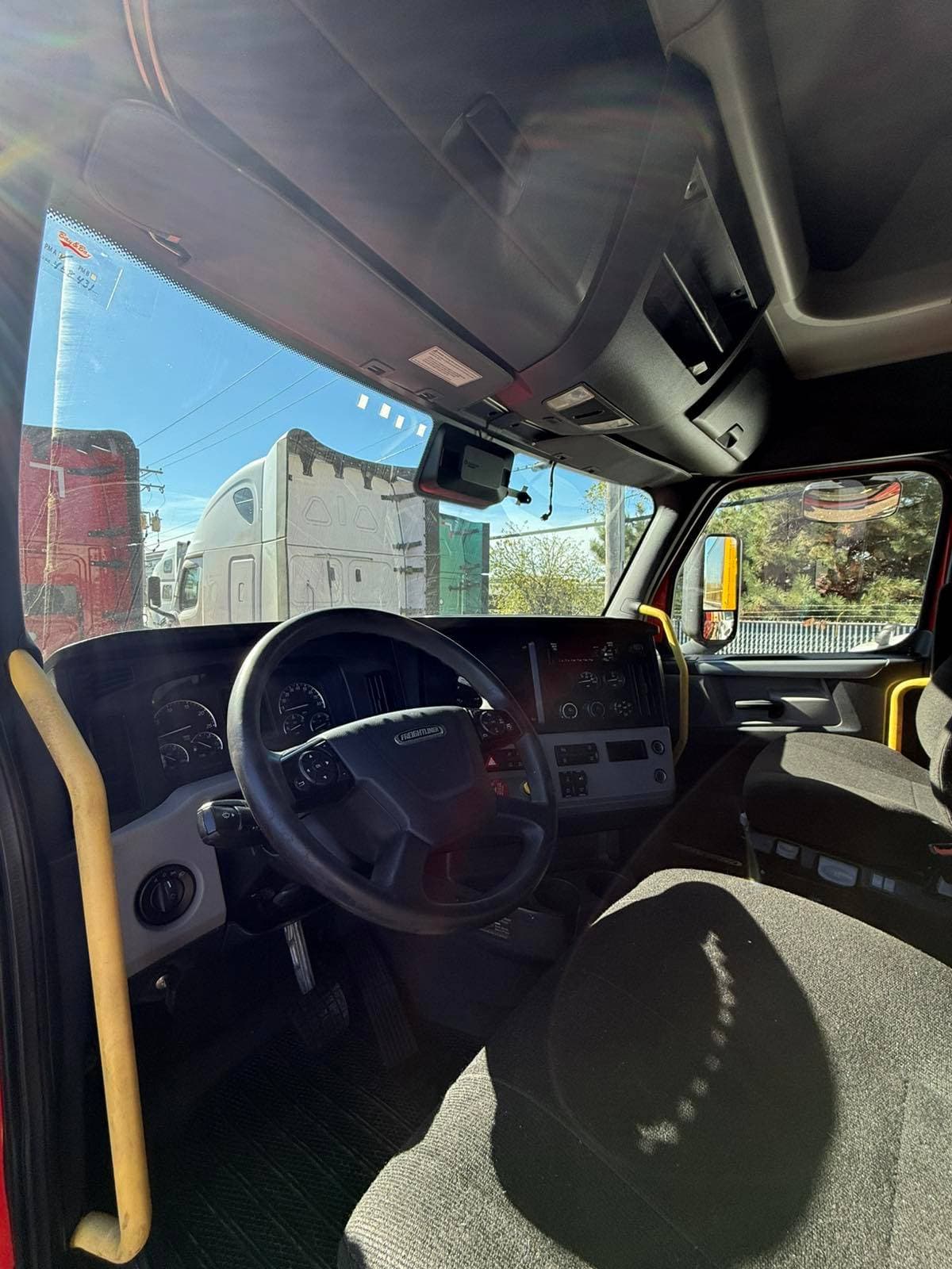 2022 Freightliner Cascadia image 9