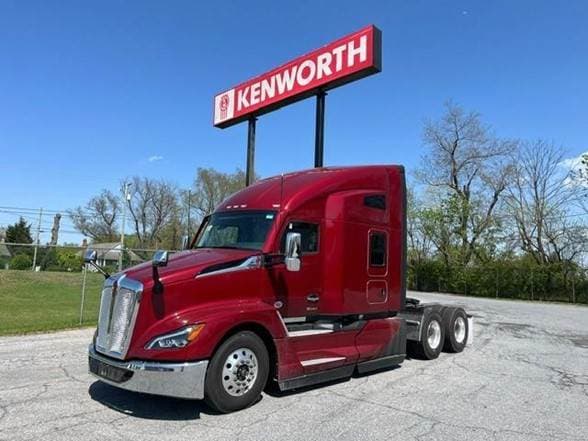 2025 Kenworth T680 image 1