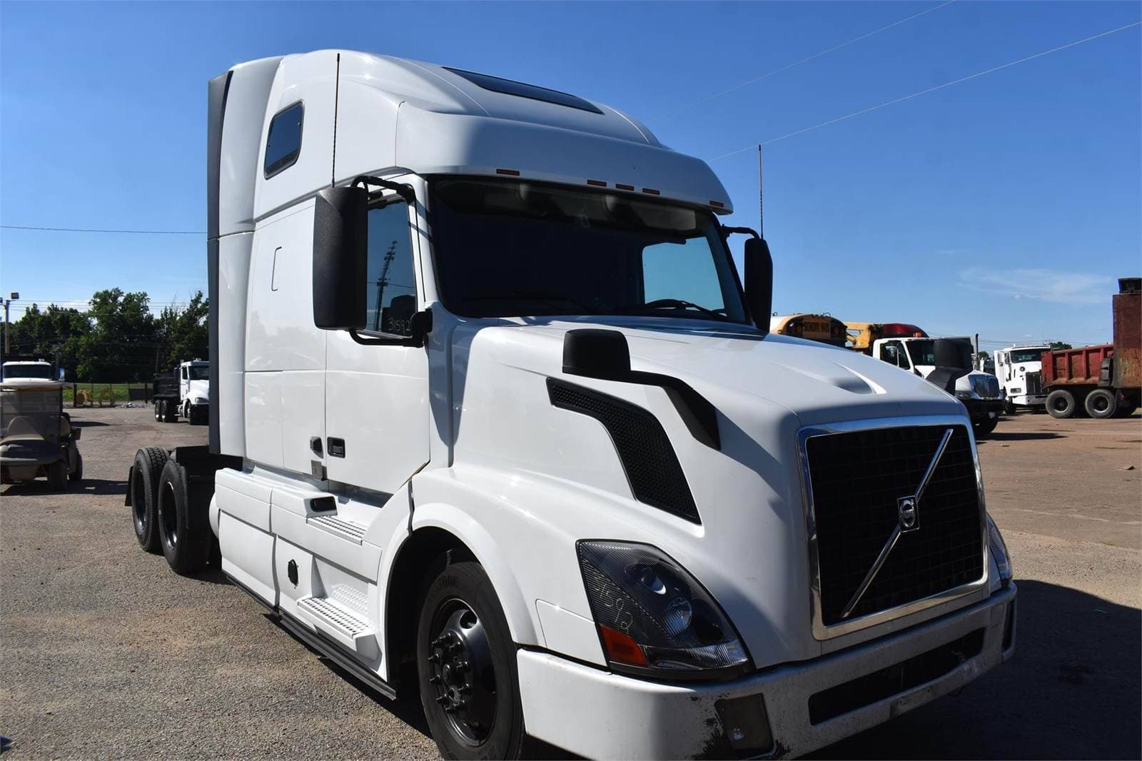 2016 Volvo VNL64T670 Sleeper Semi Truck  image 6