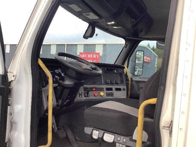 2019 Freightliner Cascadia image 10