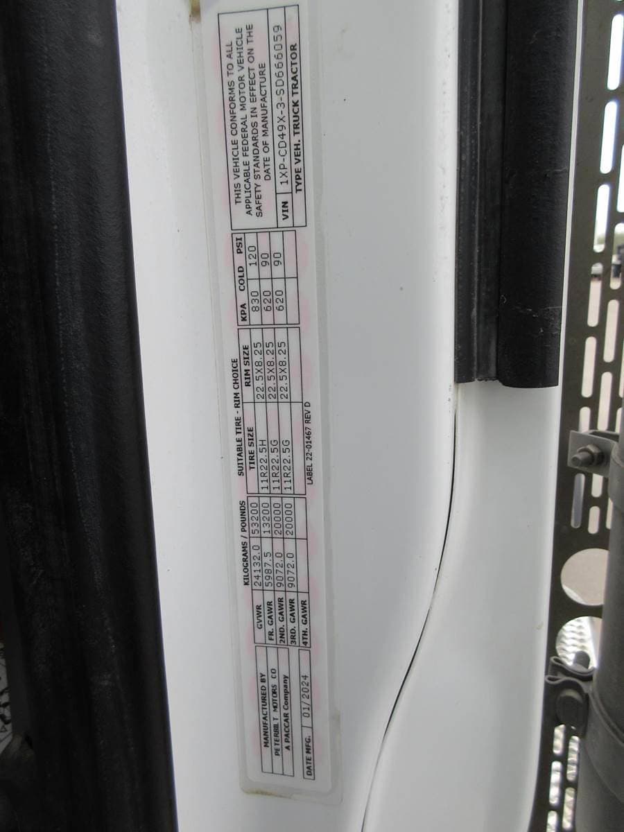 2025 Peterbilt 567 image 14