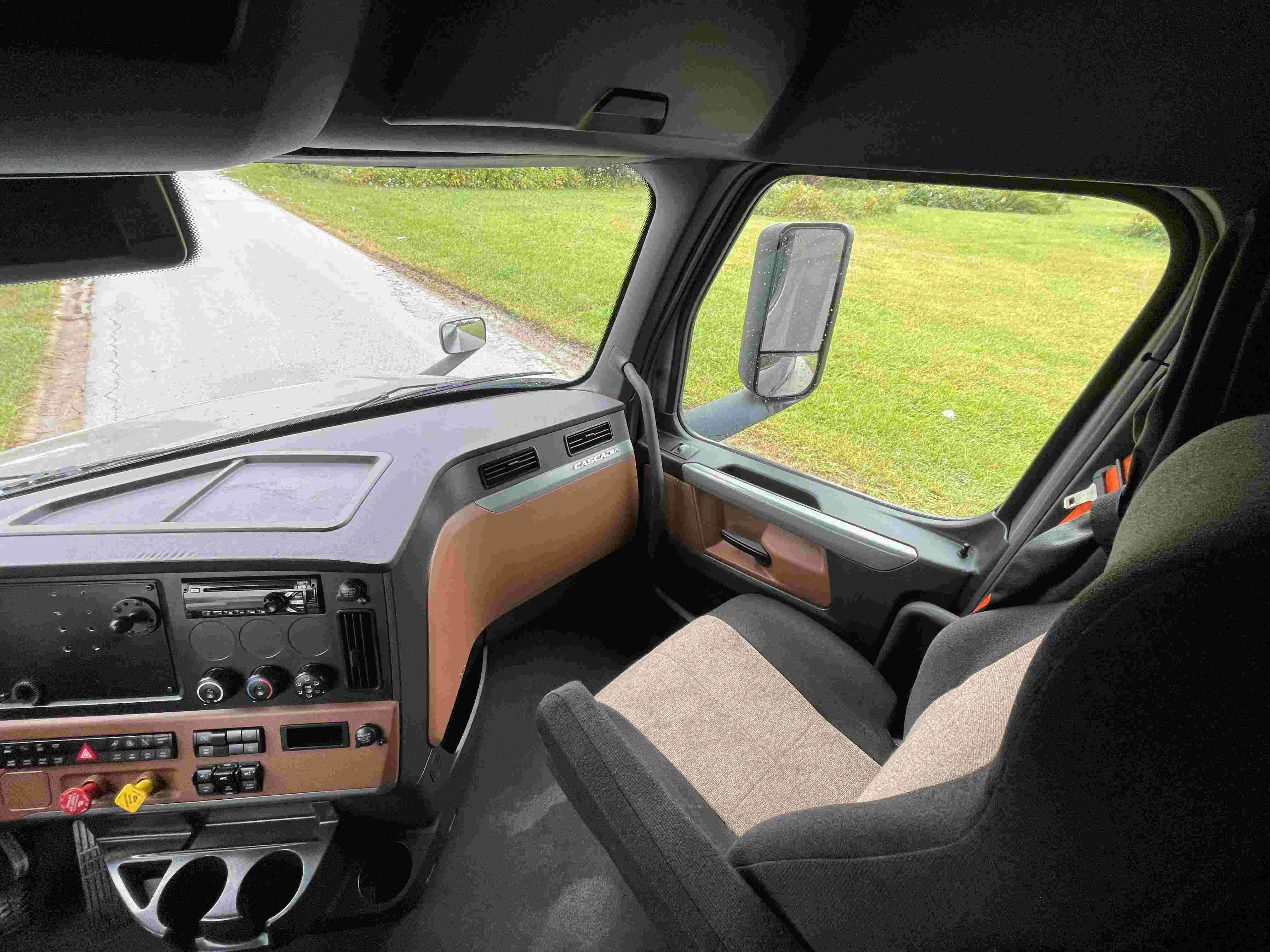 2021 Freightliner Cascadia 126 image 18