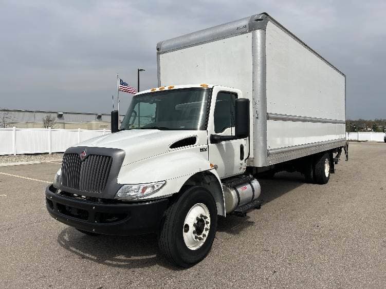 2022 International MV607 Box Truck - 220HP, 6 Speed Automatic, Roll up Door image 3