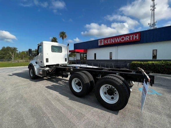 2024 Kenworth T880 image 5
