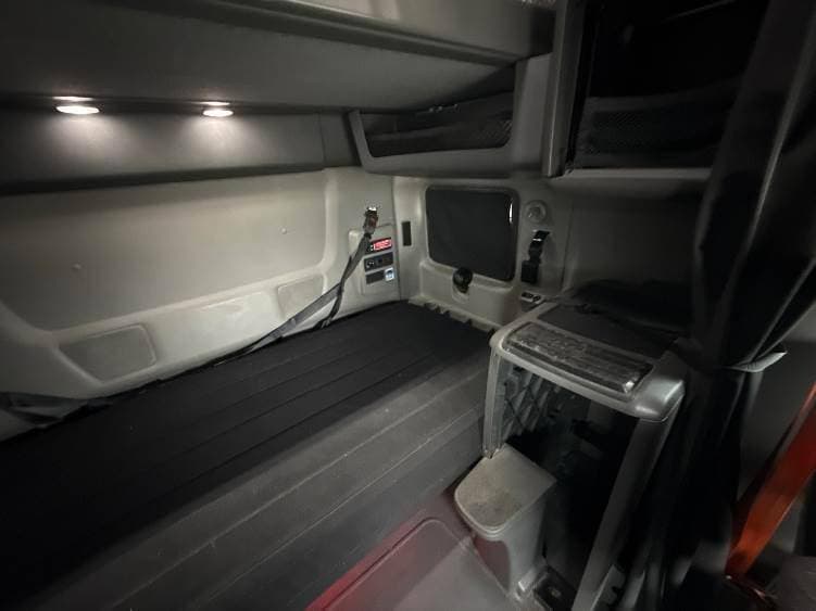 2023 International LT62F image 8