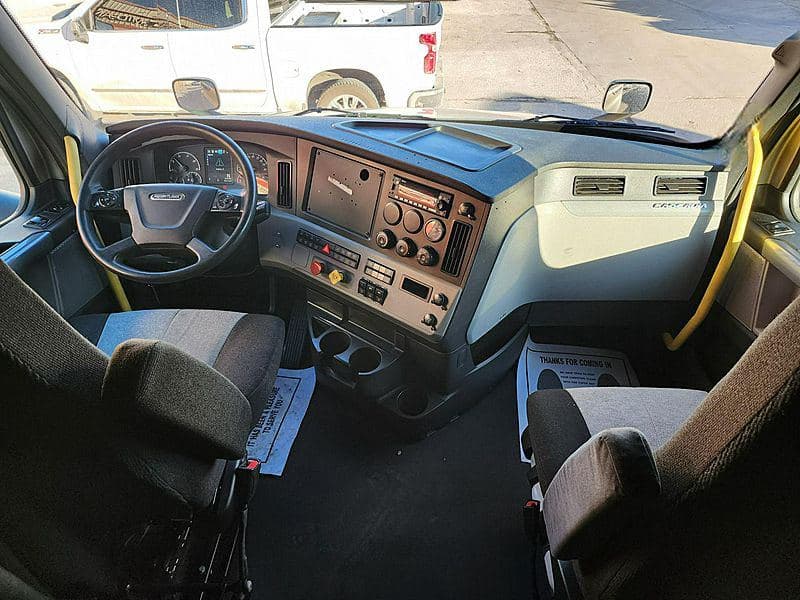2022 FREIGHTLINER CASCADIA 126 image 8
