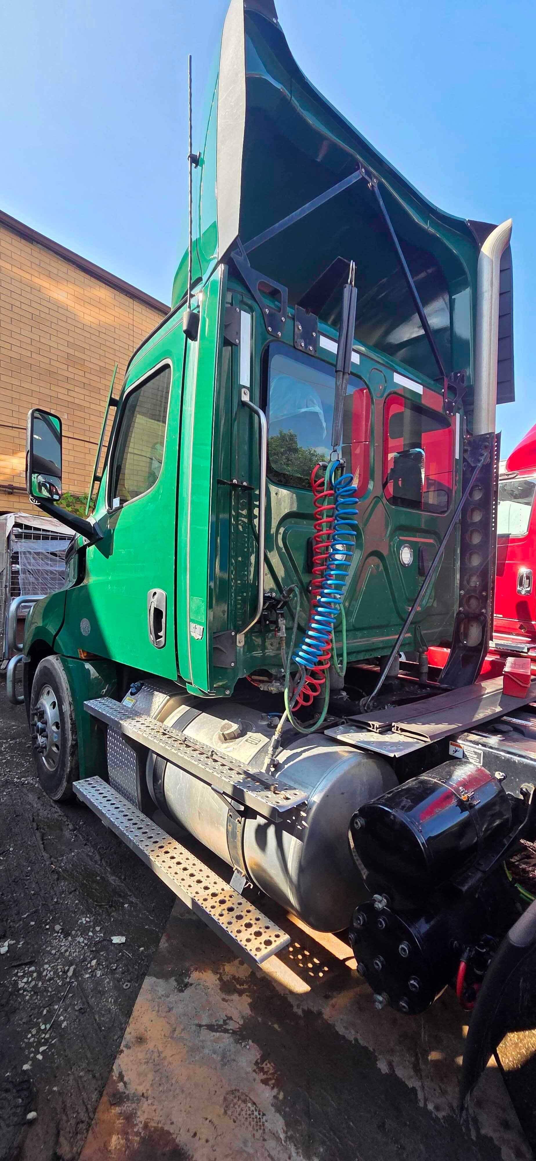 2023 Freightliner Cascadia 126 image 6