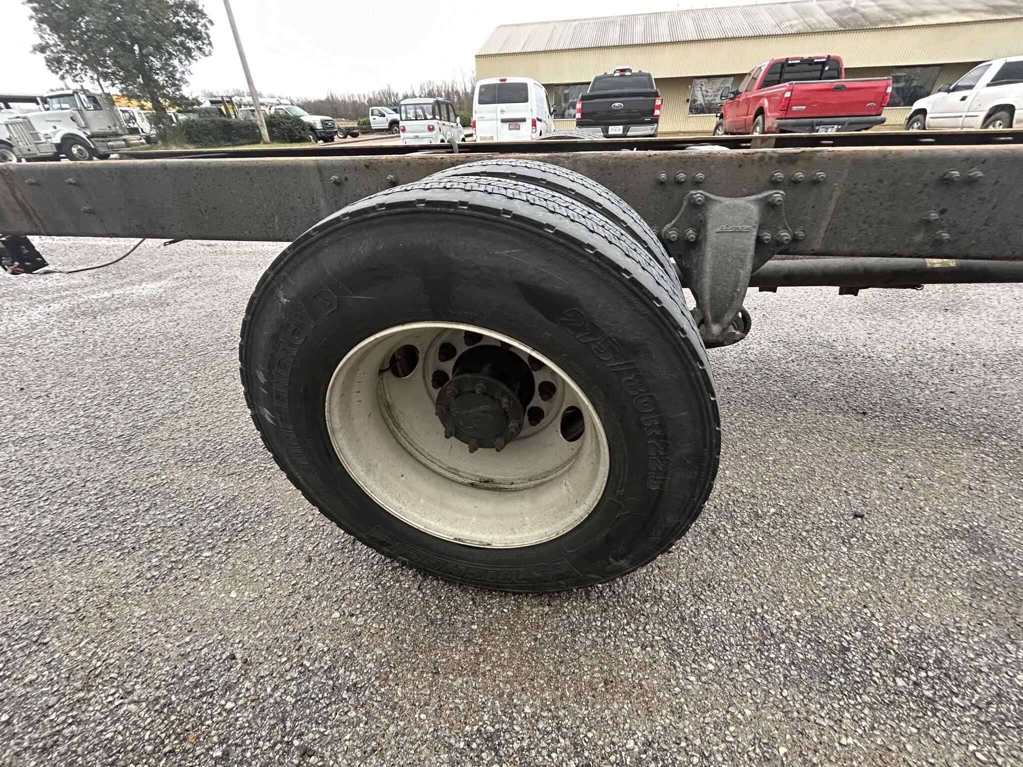 2018 Freightliner M2 image 9