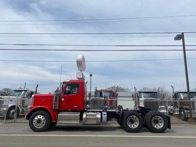 2026 Peterbilt 589 image 6