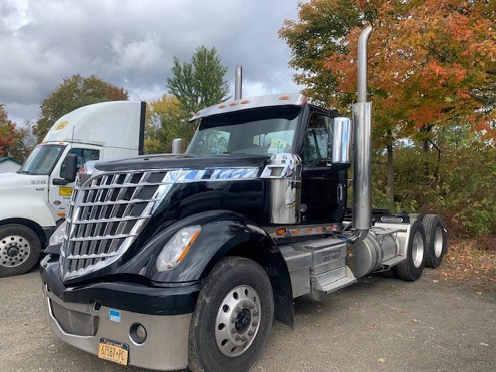 2022 International LoneStar Day Cab Truck - Cummins 525HP, 18 Speed Manual image 1