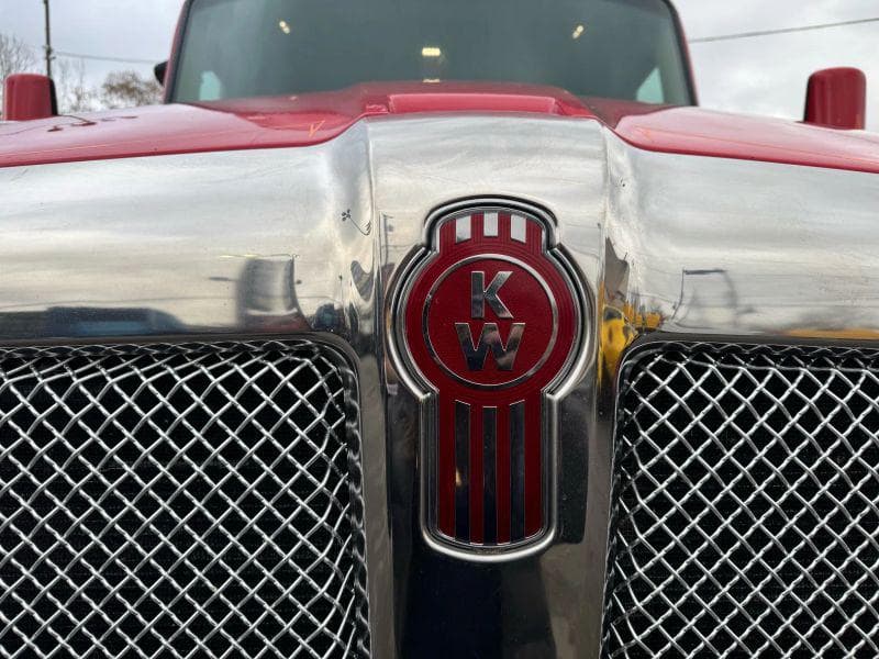 2015 Kenworth T880 image 11