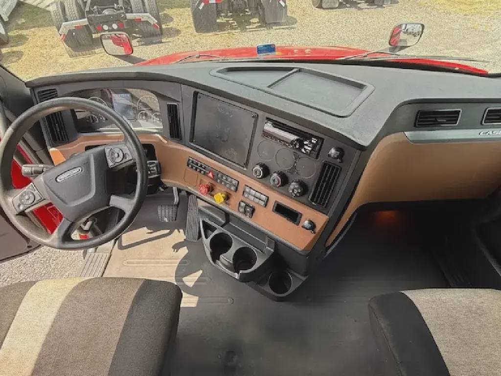 Used 2020 FREIGHTLINER Conventional - Sleeper Truck image 7