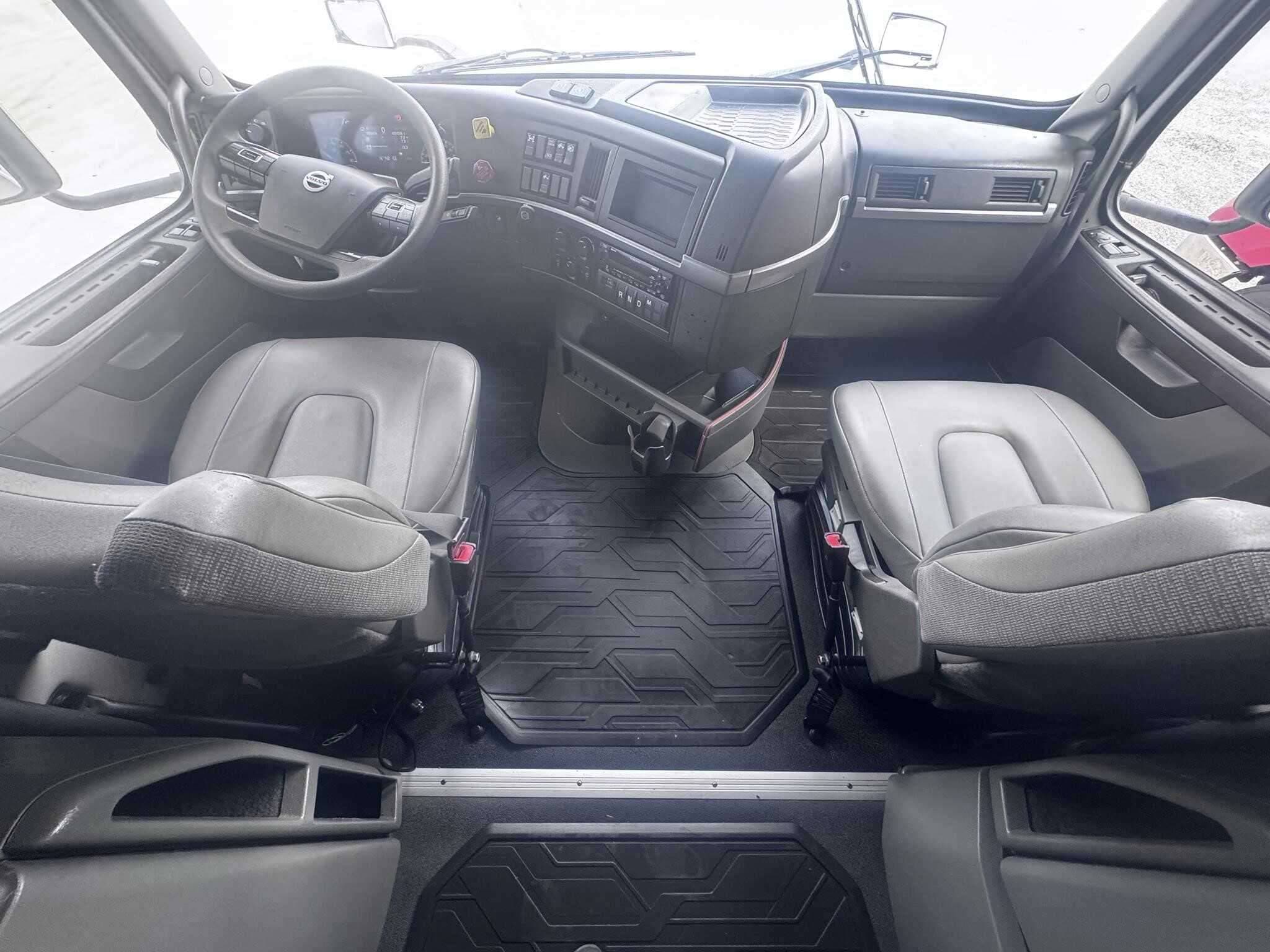 2022 Volvo VNL image 4