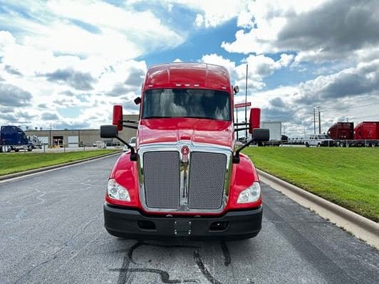 2021 Kenworth T680 image 13