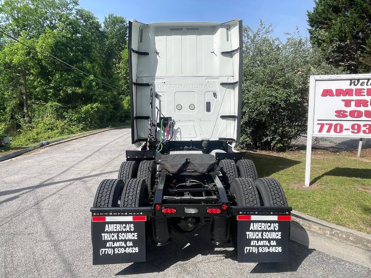 2019 International LT625 image 5