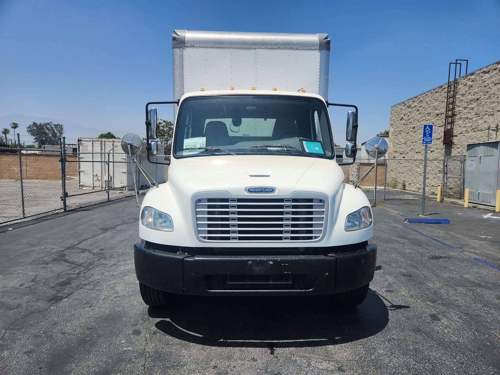 2019 Freightliner M2 image 3