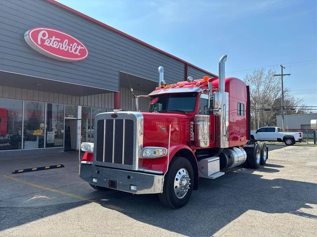 2019 Peterbilt 389 image 1