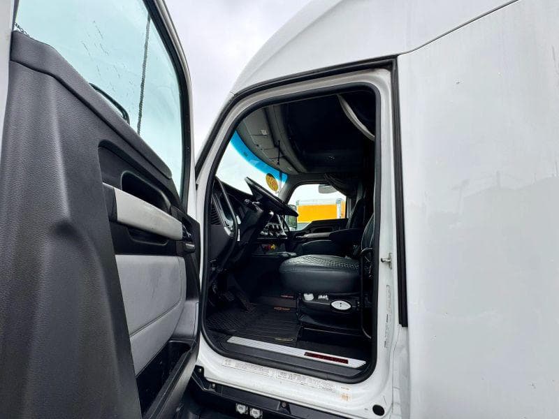 2023 Kenworth T600 image 18
