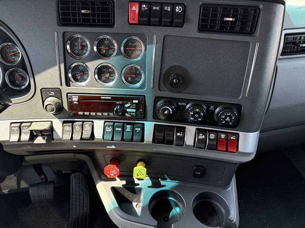 Used 2020 KENWORTH T880 image 23