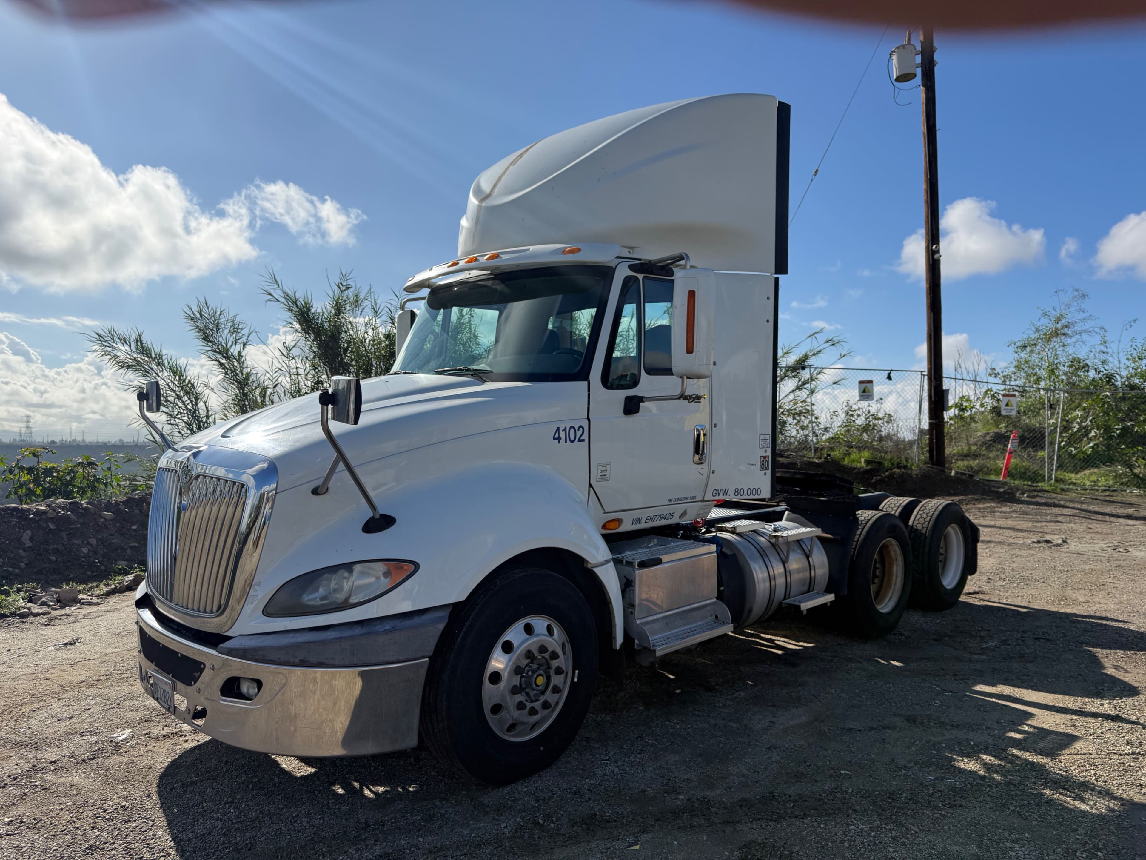 2014 International LF687 image 2