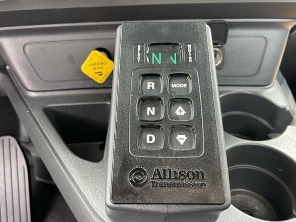 2025 Kenworth T880 image 16