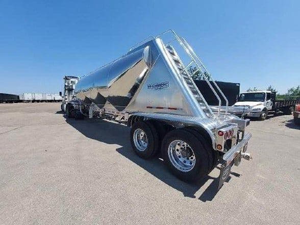 2025 Mac Trailer Mfg 1650 Cft image 9