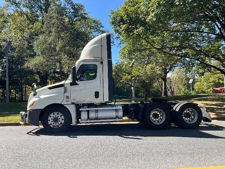 2021 Freightliner Cascadia image 3