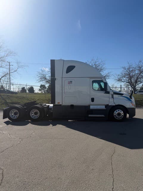 2022 Freightliner Cascadia 126 image 11