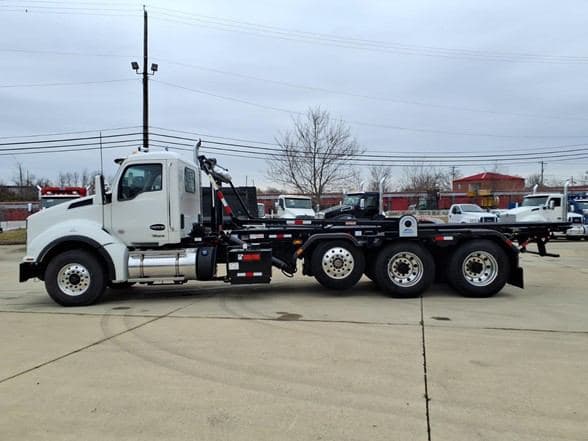 2025 Kenworth T880 image 10