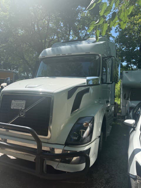 2016 Volvo VNL670 image 2