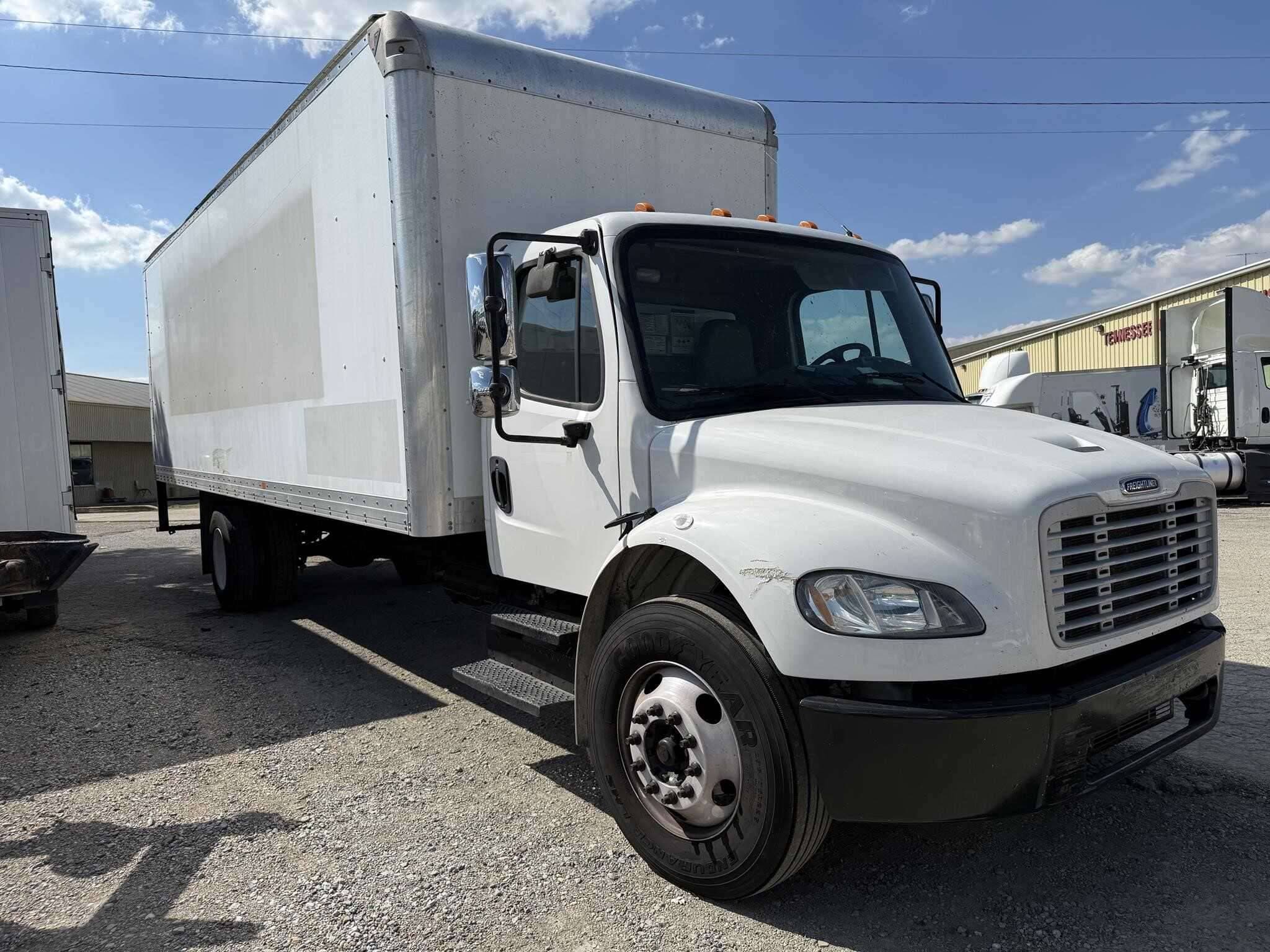 2017 Freightliner M2 image 2