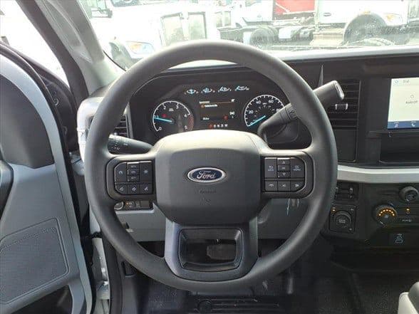 2025 Ford F550 image 16