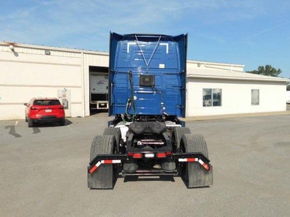 2021 Volvo VNL64T860 image 4