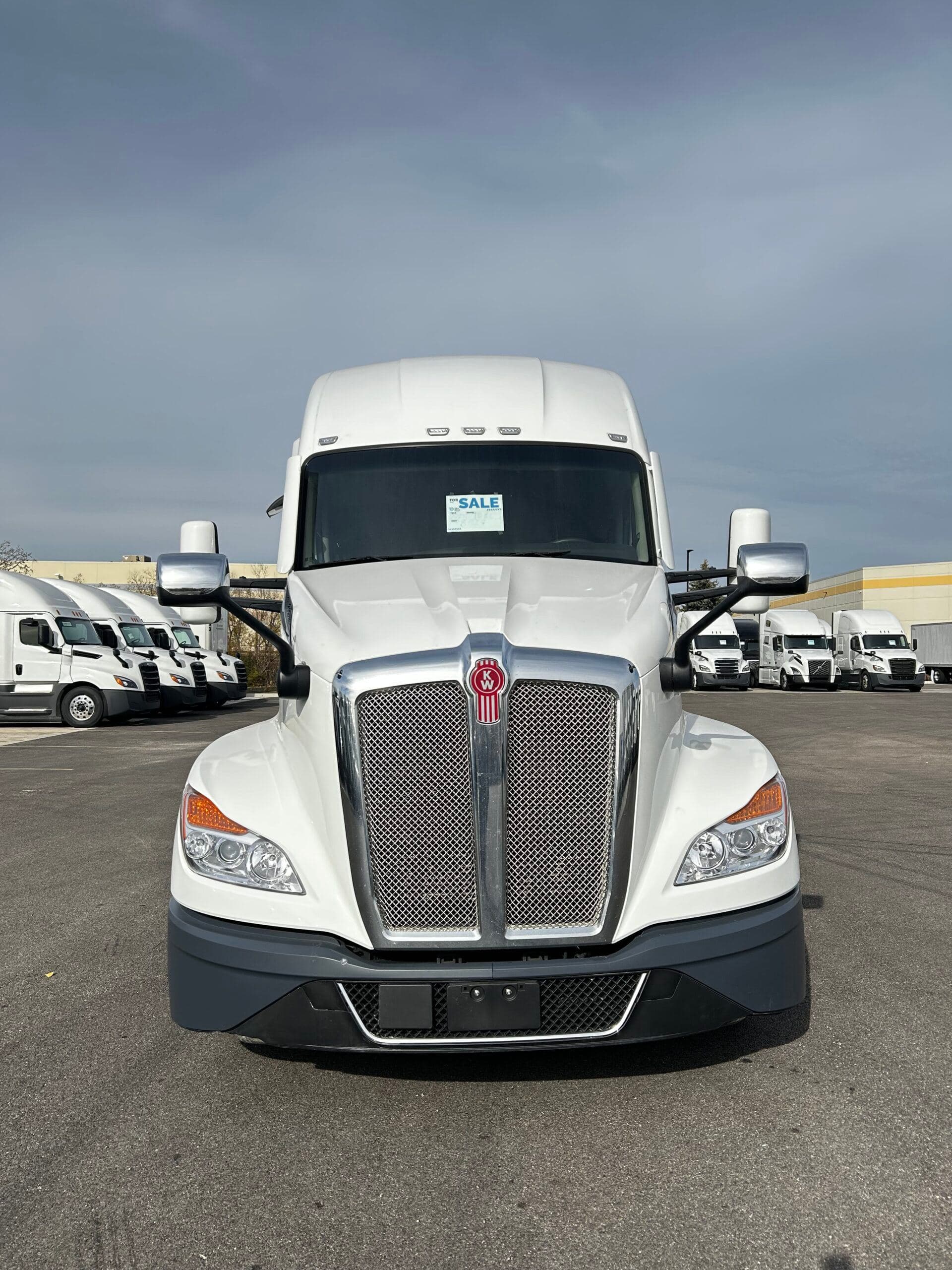 2023 Kenworth T680 image 2