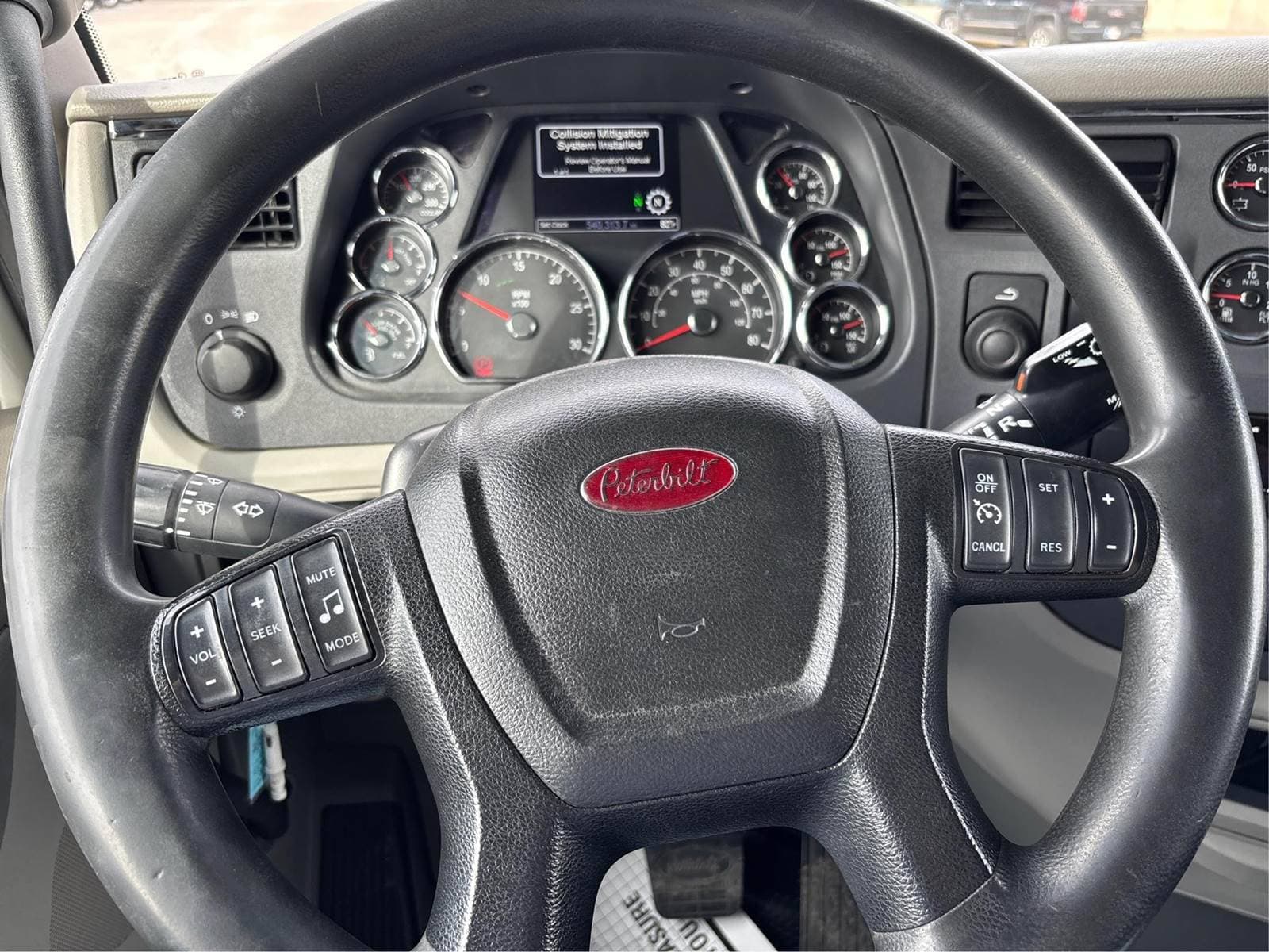2021 Peterbilt 579 image 7