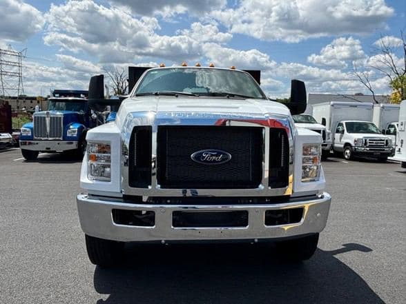 2025 Ford F650 SD image 18