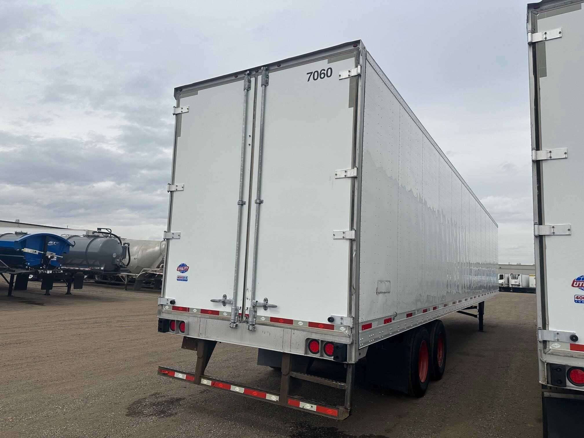 2018 Utility 4000DX 53 ft Dry Van Trailer image 4