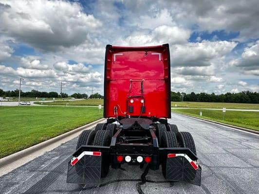 2021 Kenworth T680 image 14