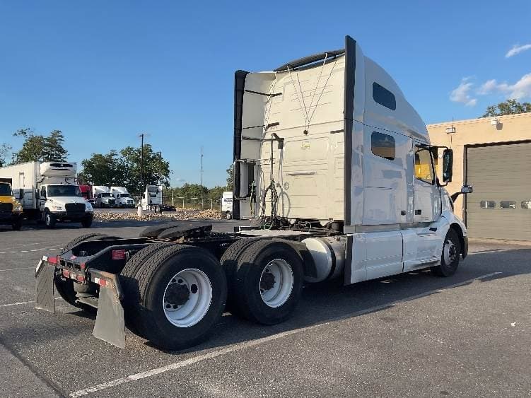 2022 Volvo VNL image 7