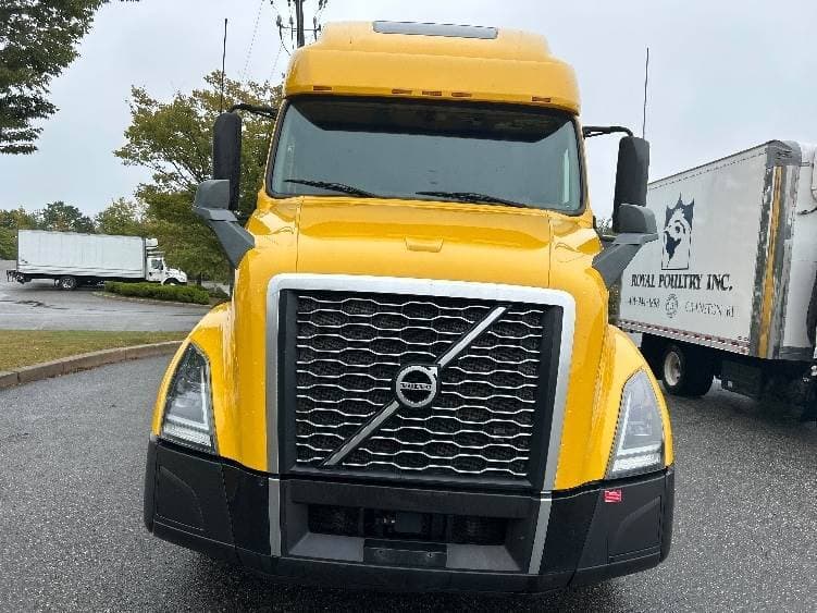 2022 Volvo VNL64760 image 2
