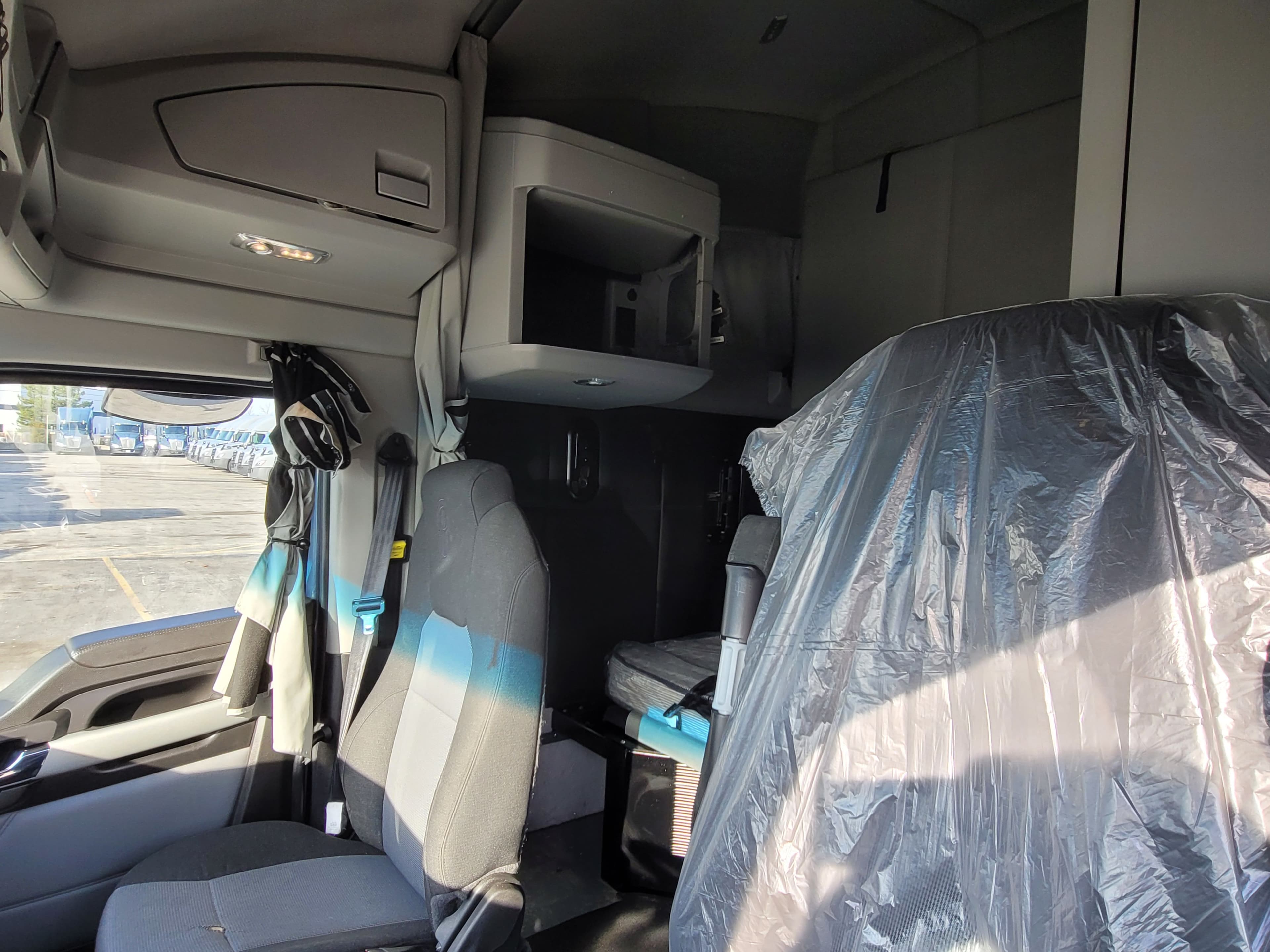 2023 Kenworth T680 image 8