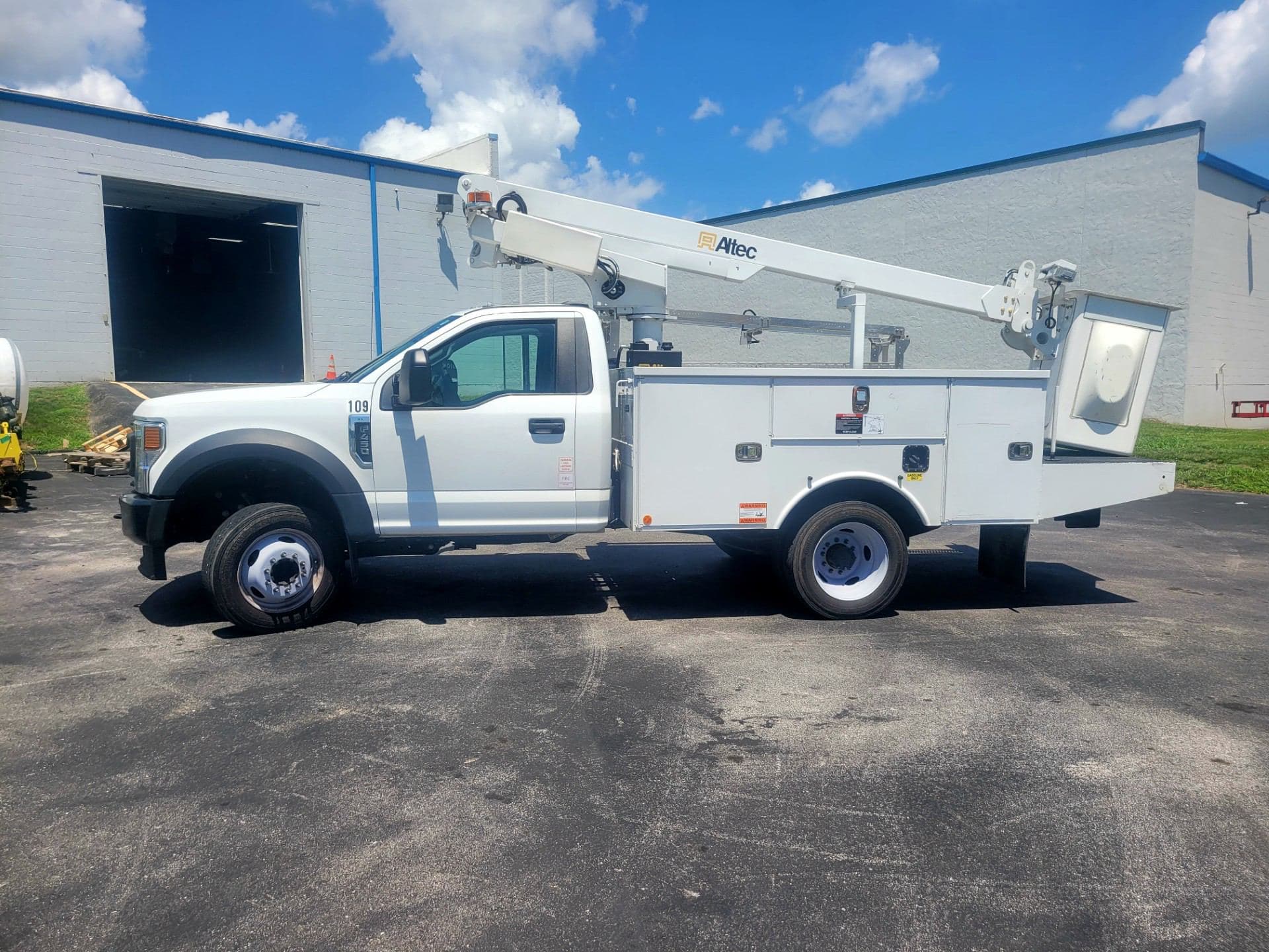 2022 Ford F-450 image 1