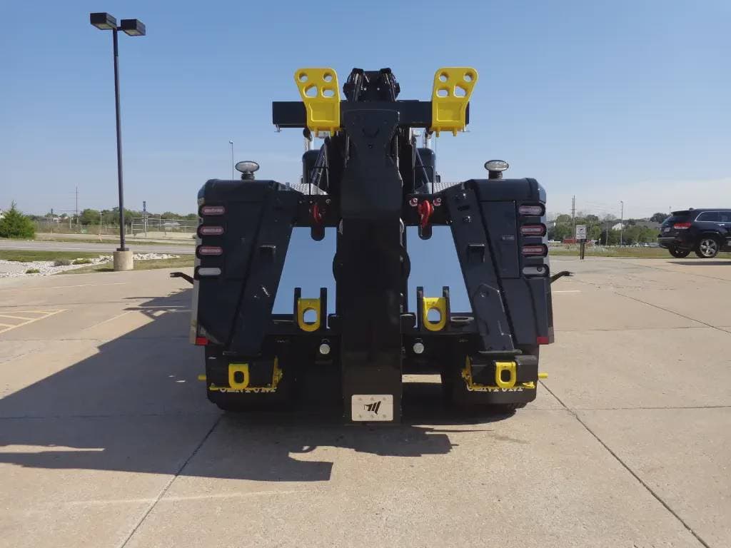 2025 Peterbilt 589 image 10