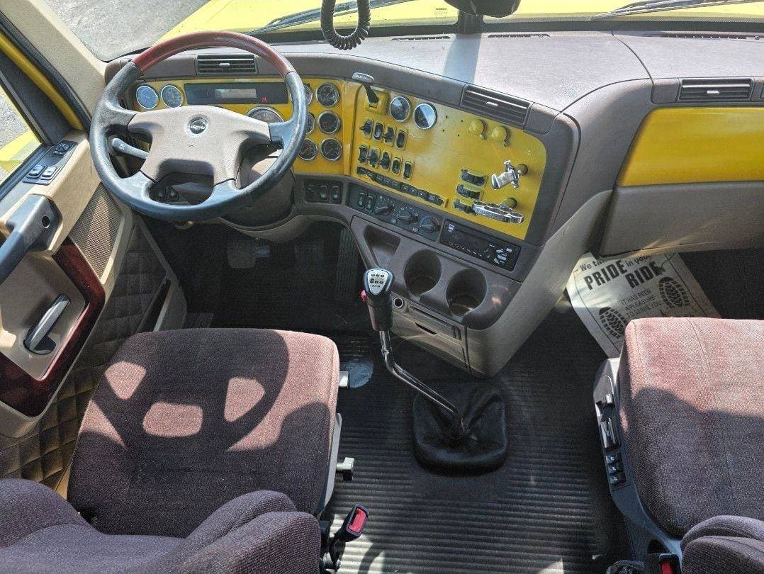 2018 Freightliner Coronado SD122 image 2