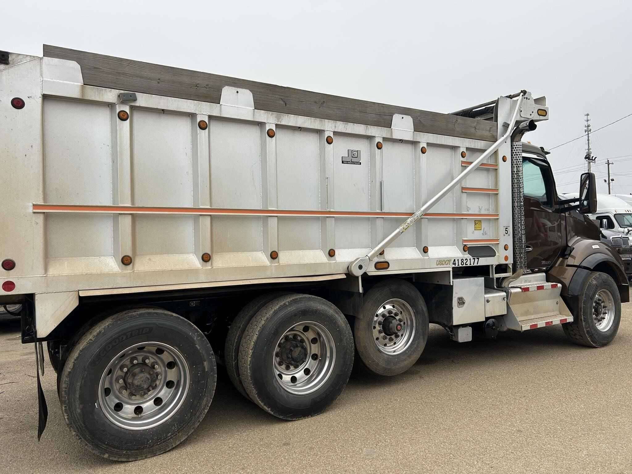 2016 Kenworth T880 image 14