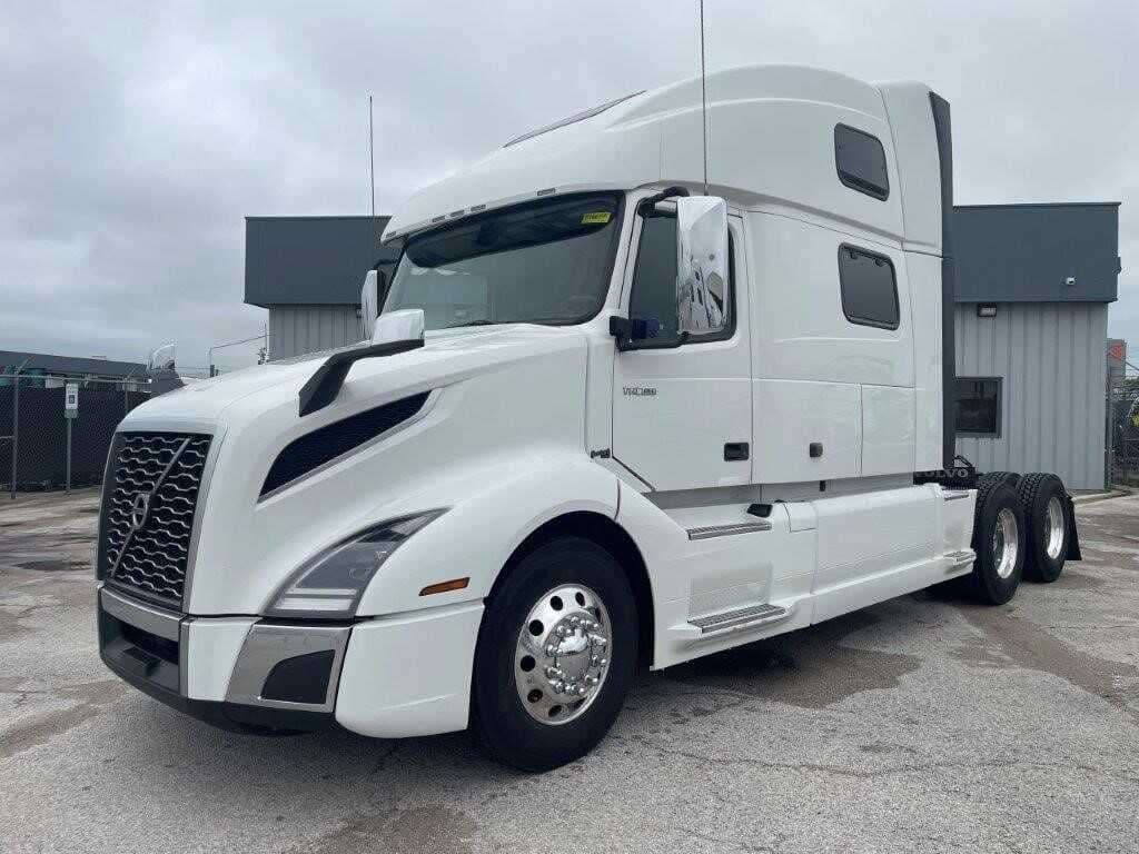 2022 Volvo VNL image 1