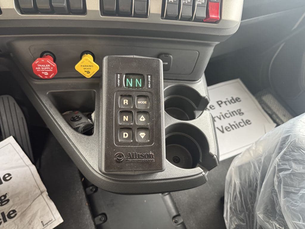 New 2026 KENWORTH T880 image 14