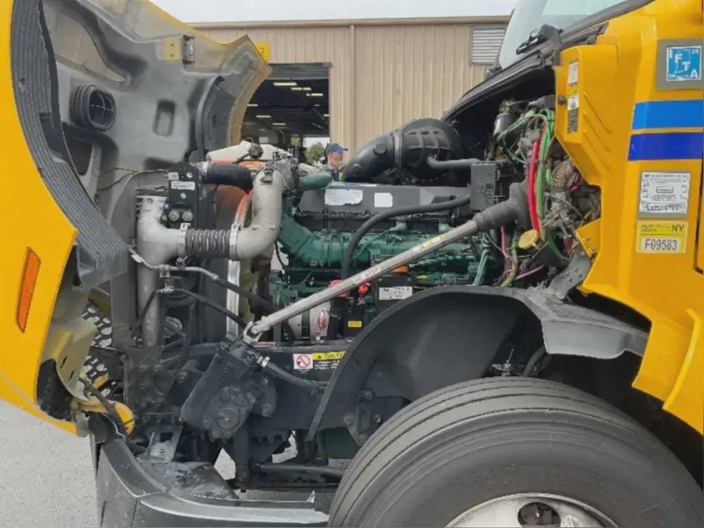 2022 Volvo VNL image 8