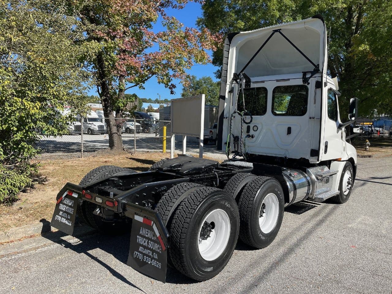 2020 Freightliner Cascadia 126 image 3